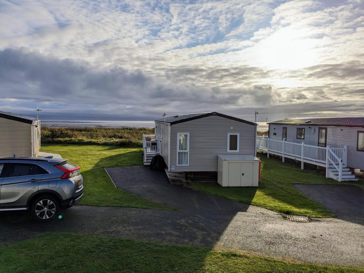 Beautiful Pet Friendly Southerness Caravan With Sea View & Decking Area Mainsriddle Exterior foto